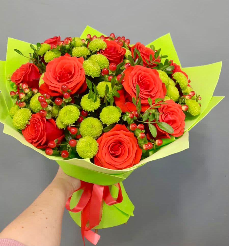 Букет цветов из: Хризантемы и Розы в Свободном