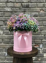 Цветочная композиция из Гипсофила и Розы в шляпной коробке в Свободном