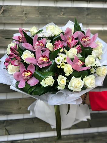 Букет цветов из: Розы и Хризантемы в Свободном