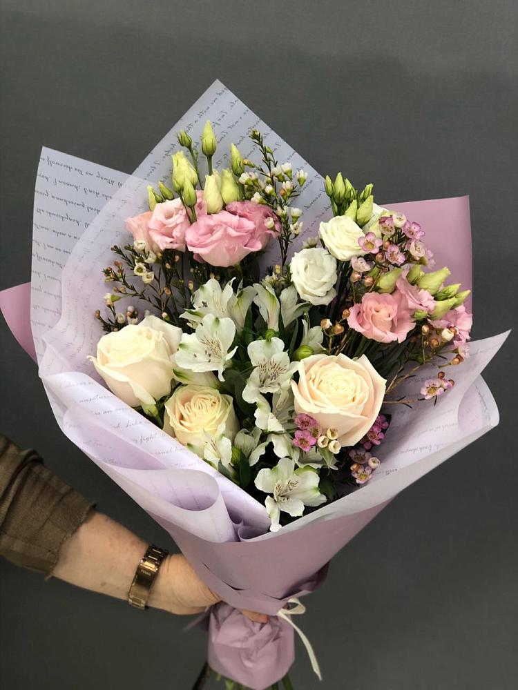 Букет цветов из: Альстромерии, Розы и Лизиантусы в Свободном