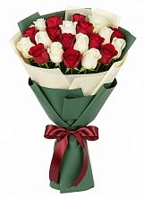 Букет Микс из красных и белых роз в Свободном