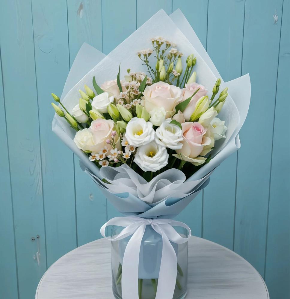 Букет цветов из: Розы и Лизиантусы в Свободном