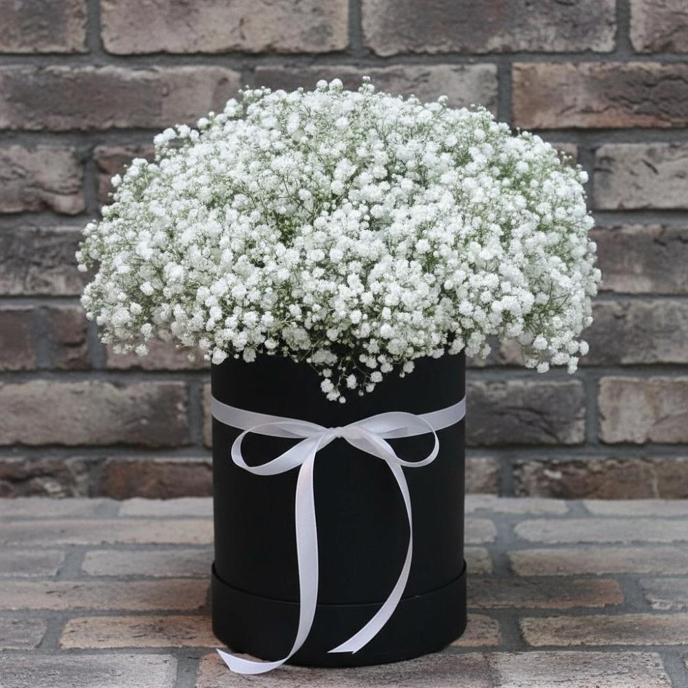 Цветочная композиция из Гипсофила в шляпной коробке в Свободном