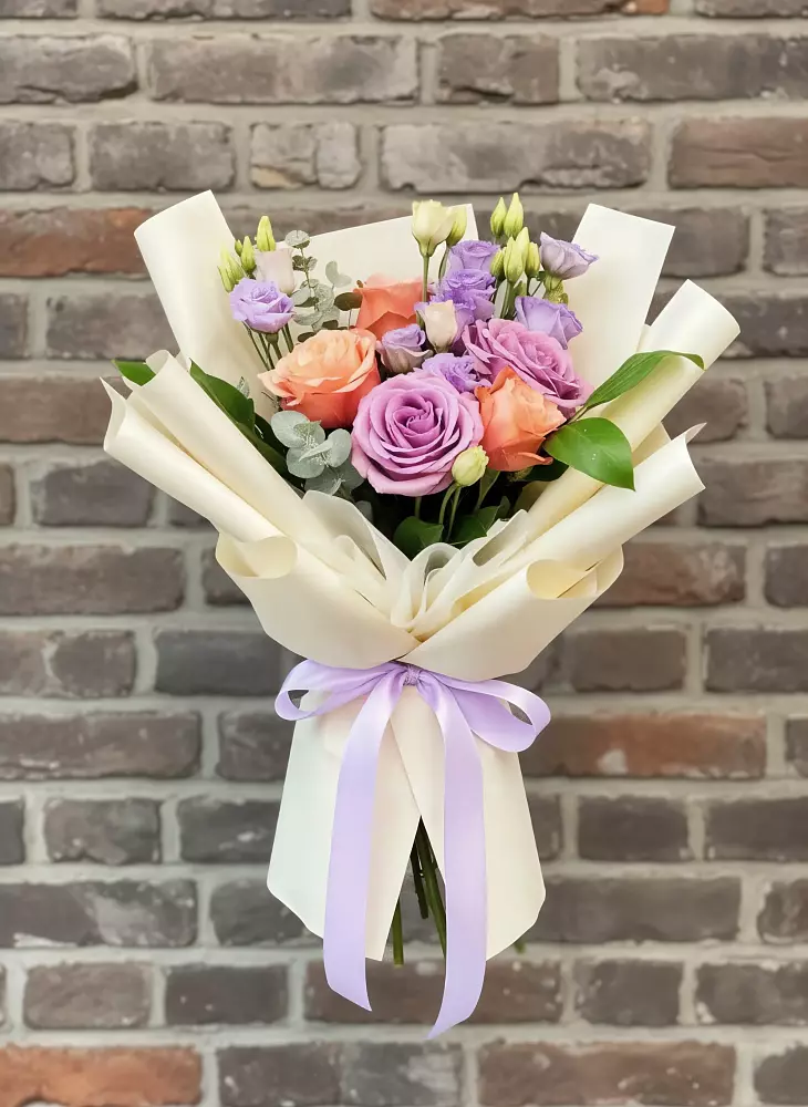 Букет цветов из: Лизиантусы и Розы в Свободном