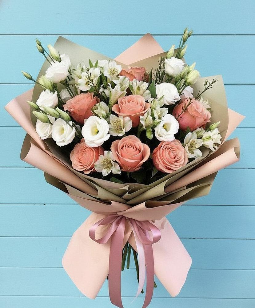 Букет цветов из: Розы, Альстромерии и Лизиантусы в Свободном