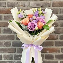 Букет цветов из:  Лизиантусы и Розы в Свободном