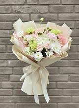 Букет цветов из:  Гвоздики, Розы, Лизиантусы и Хризантемы #REPLACE_PRED# Свободном