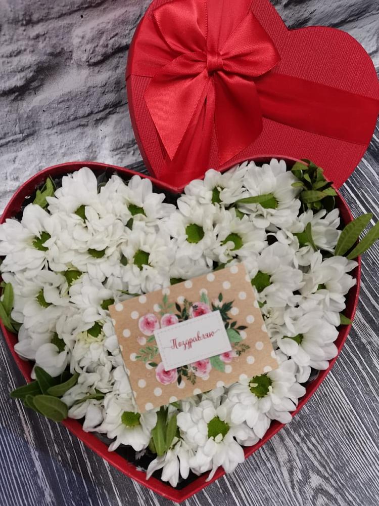 Цветочная композиция из Хризантемы в виде сердца в Свободном