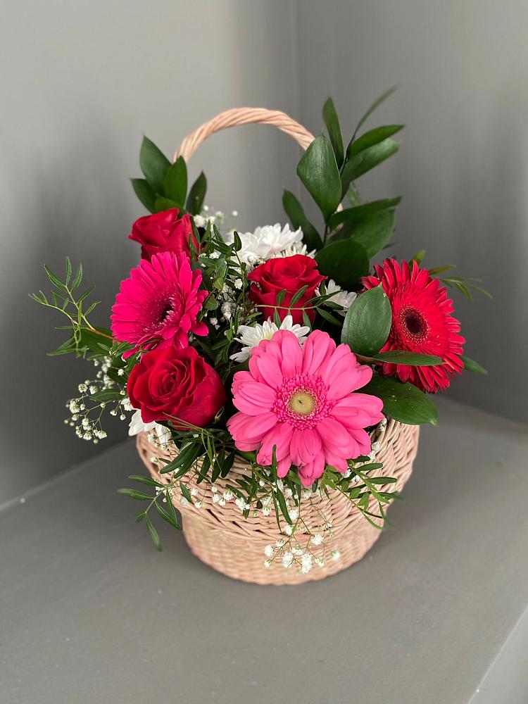 Цветочная композиция из Розы, Хризантемы и Герберы в корзине в Свободном
