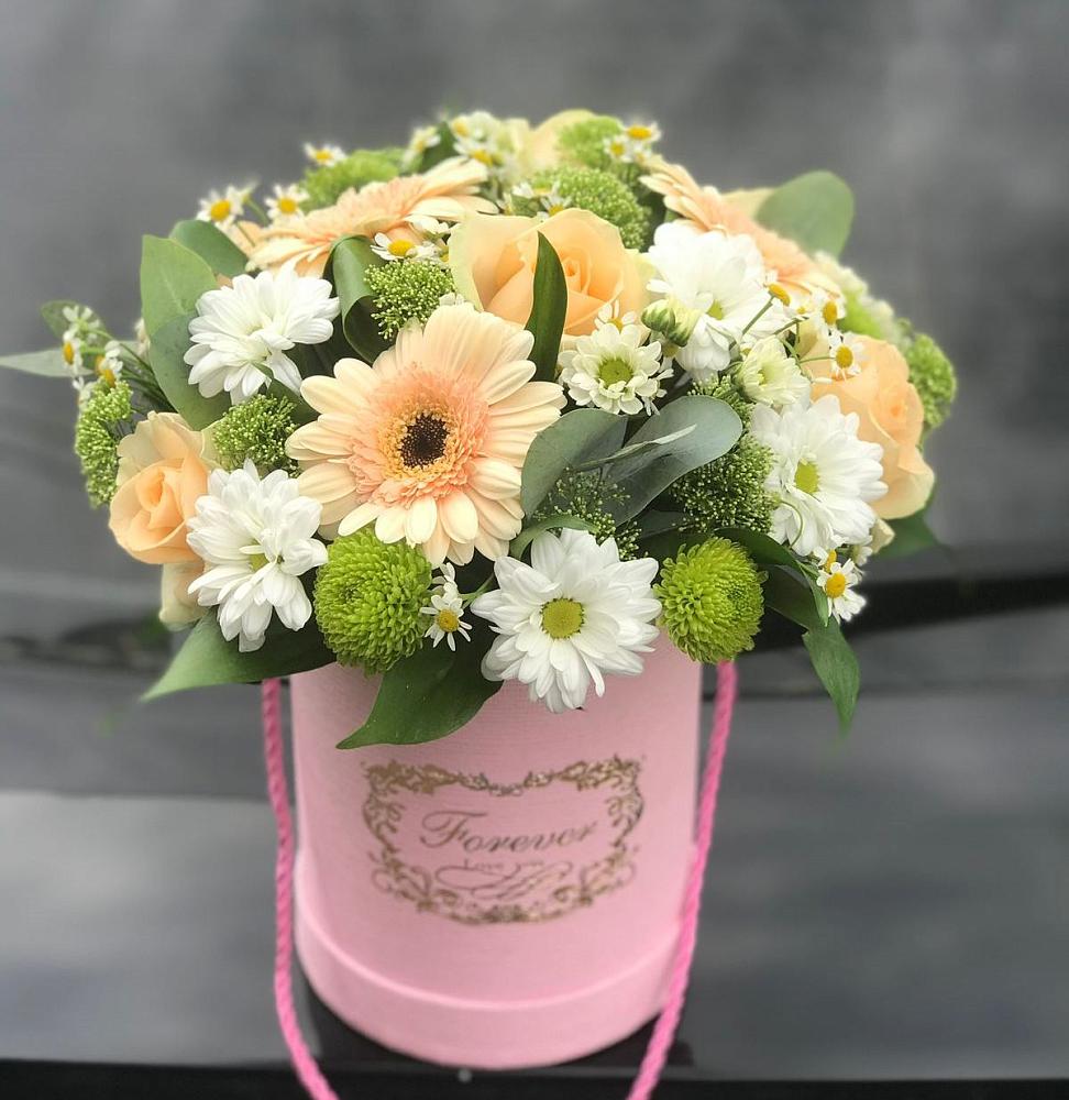 Цветочная композиция из Розы, Герберы и Хризантемы в шляпной коробке в Свободном