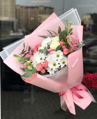 Букет цветов из: Розы, Лизиантусы и Хризантемы в Свободном